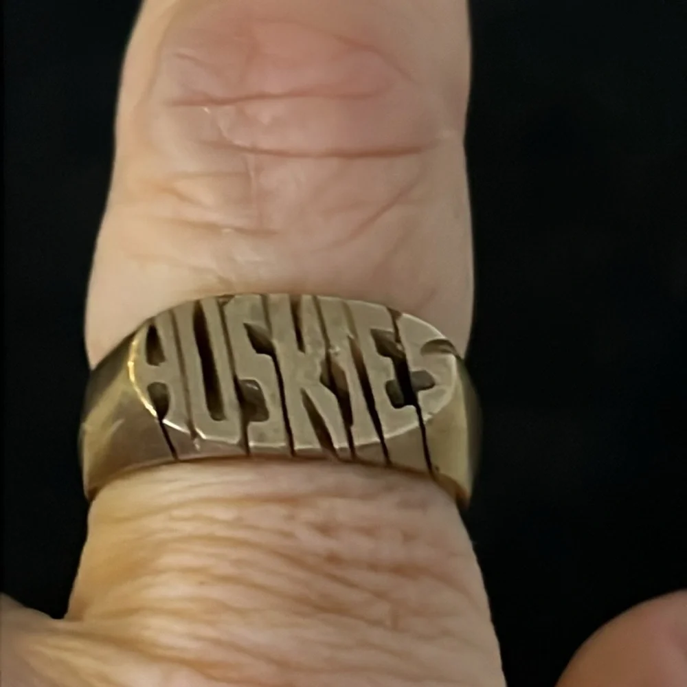 Vintage custom gold plated University of Washington Huskies ring size 8